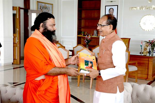 Swami Rishabh Devanand met Shivraj