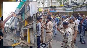 Bulldozer arrived with drums and drums to break houses of spitters during Mahakal ride