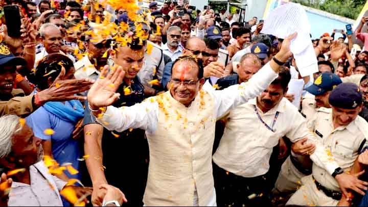 Chief Minister Shivraj Singh will transfer funds to meritorious students for the purchase of laptops