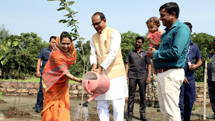 CM Shivraj Singh planted saplings of Peepal, Karanj and Gulmohar