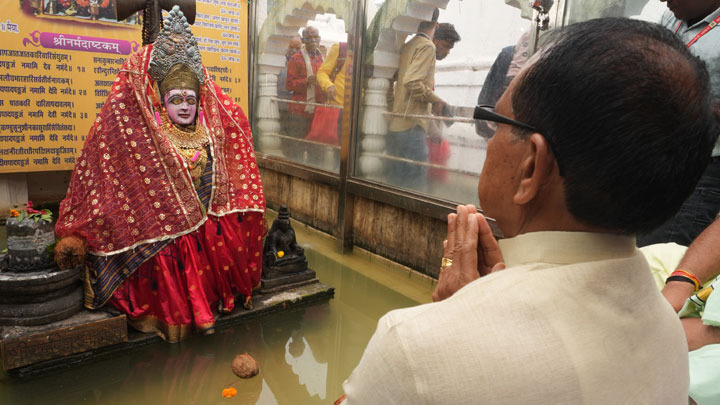 Chief Minister Shivraj Singh started the day by worshiping Mother Narmada, performed Rudrabhishek of Amar Kantheshwar Shiva