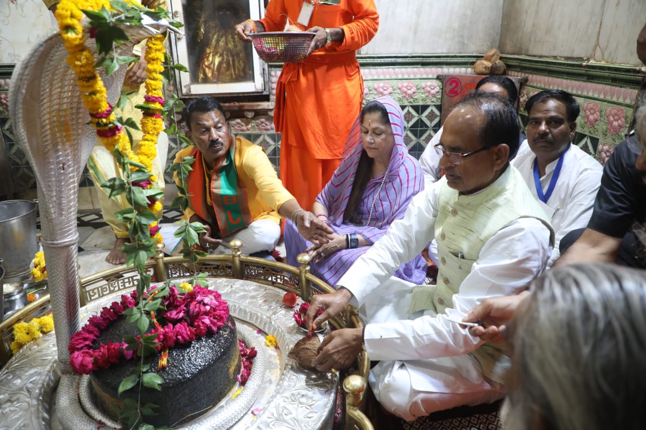 Road show of CM Shivraj Singh in Agar, welcomed at various places, gifted with two irrigation projects