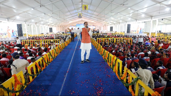 CM Shivraj Singh gifted cycles to students