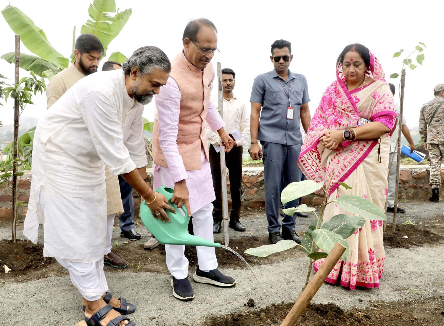 Chief Minister Shivraj Singh planted saplings