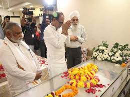 paid tribute to Sartaj Singh