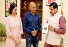 मुख्यमंत्री डॉ.यादव ने क्रिकेटर और कोच अमय खुरासिया की पुस्तक “74 वर्ष बाद” पुस्तक का विमोचन किया