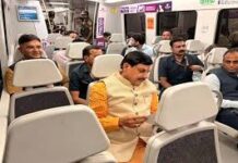 मुख्यमंत्री डॉ. यादव ने दिल्ली मेट्रो में किया सफर