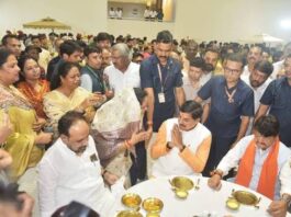 कैलाश की भुट्टा पार्टी में मोहन की मौजूदगी