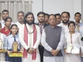 मुख्यमंत्री विष्णुदेव साय ने मेधावी विद्यार्थियों का किया सम्मान