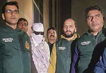 4 पुलिसकर्मियों की हत्या के आरोपी हिज्बुल आतंकी के खिलाफ बड़ी कार्रवाई