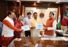 मुख्यमंत्री डॉ. यादव को जल संसाधन मंत्री सिलावट ने अभियान की उपलब्धियां पर आधारित पुस्तिका की भेंट