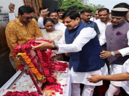 मुख्यमंत्री डॉ. यादव ने डॉ. श्यामा प्रसाद मुखर्जी की जयंती पर अर्पित की पुष्पांजलि