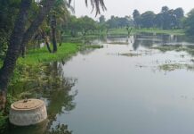 बड़े तालाब की हदों पर बड़ा खुलासा! मुनारों से 15 फीट आगे पानी, तालाब के अंदर सीवेज लाइन और 50 मीटर के भीतर पक्का निर्माण
