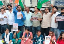 Kolar Congress: भोपाल महापौर और मास्टर प्लान को लेकर कांग्रेस का अनोखा प्रदर्शन, थाली-चम्मच और बीन बजाकर जताया विरोध