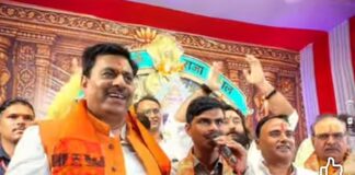 लाल बाग के राजा पहुंचे हनुमान अंश गाने से फेमस हुए सुनील लोधी, विधायक रामेश्वर शर्मा ने किया सम्मान