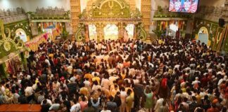 कृष्ण जन्मोत्सव के बाद मंदिरों में उमड़ा आस्था का सैलाब, मथुरा-वृंदावन में भक्तिमय माहौल