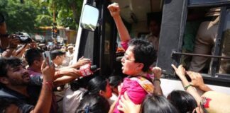 आतिशी और नेहा बोरा समेत 700 से ज्यादा हिरासत में, मुंबई में CJP का प्रदर्शन
